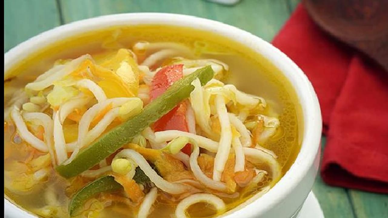  கமகமக்கும் ஹெல்த்தி "நூடுல்ஸ் வெஜ் சூப்" ஒரு முறை ட்ரை பண்ணி பாருங்க!