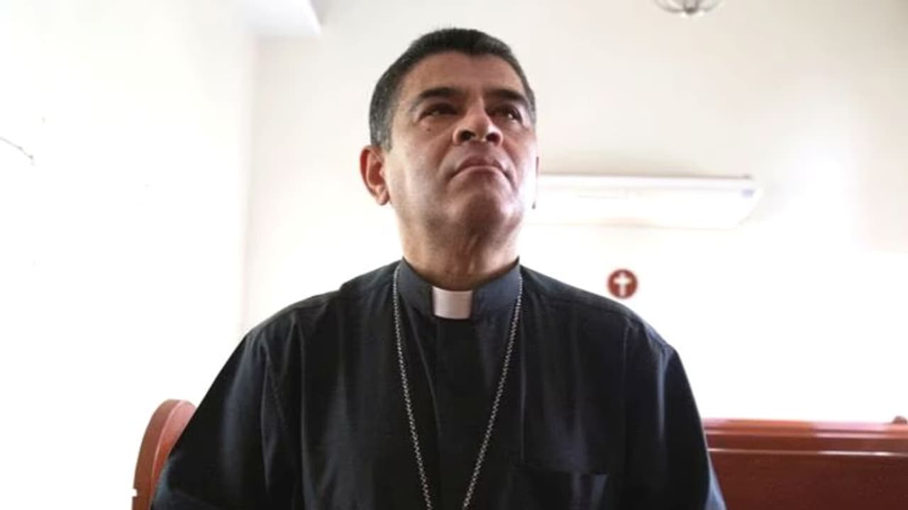 സർക്കാരിനെയും പ്രസിഡന്റിനെയും വിമർശിച്ചു; നിക്കരാഗ്വയിൽ ബിഷപ്പിന് 26 വർഷം ജയിൽശിക്ഷ, പൗരത്വം റദ്ദാക്കി സർക്കാരിനെയും പ്രസിഡന്റിനെയും വിമർശിച്ചു; നിക്കരാഗ്വയിൽ ബിഷപ്പിന് 26 വർഷം ജയിൽശിക്ഷ, പൗരത്വം റദ്ദാക്കി