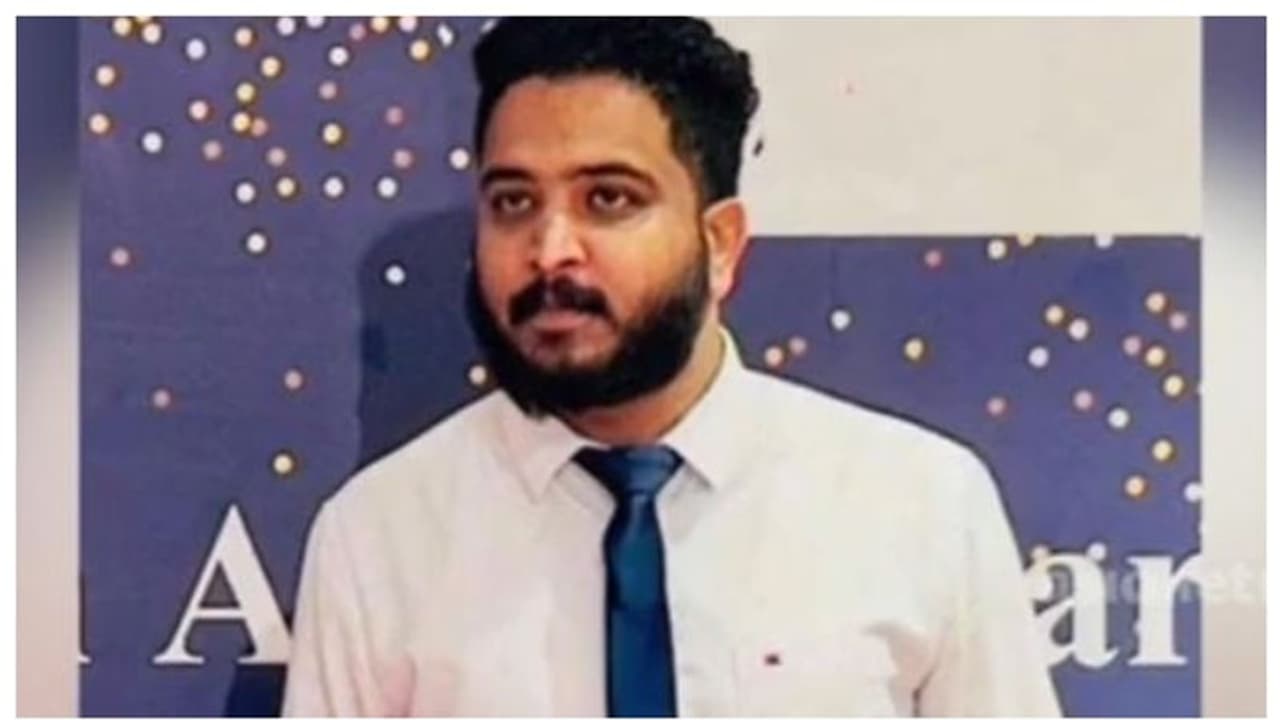 ഷാര്ജയില് മലയാളി യുവാവ് കുത്തേറ്റ് മരിച്ചു, പാകിസ്ഥാന് സ്വദേശി അറസ്റ്റില് ഷാര്ജയില് മലയാളി യുവാവ് കുത്തേറ്റ് മരിച്ചു, പാകിസ്ഥാന് സ്വദേശി അറസ്റ്റില്