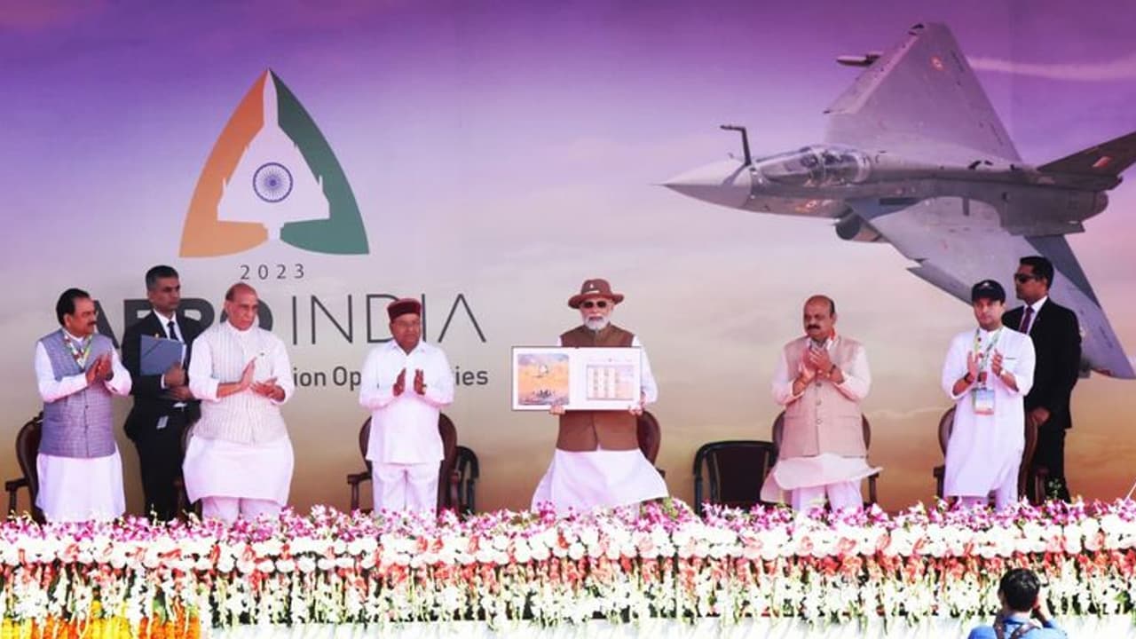 ಏರೋ ಇಂಡಿಯಾ 2023ಕ್ಕೆ ಚಾಲನೆ; ರಕ್ಷಣಾ ಕ್ಷೇತ್ರದಲ್ಲಿ ಆತ್ಮನಿರ್ಭರ ಭಾರತದ ಶಕ್ತಿ ಹೆಚ್ಚಳ: ಪ್ರಧಾನಿ ಮೋದಿ ಏರೋ ಇಂಡಿಯಾ 2023ಕ್ಕೆ ಚಾಲನೆ; ರಕ್ಷಣಾ ಕ್ಷೇತ್ರದಲ್ಲಿ ಆತ್ಮನಿರ್ಭರ ಭಾರತದ ಶಕ್ತಿ ಹೆಚ್ಚಳ: ಪ್ರಧಾನಿ ಮೋದಿ
