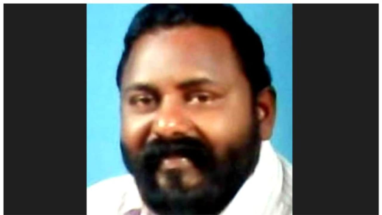 ബന്ധുവിന്റെ വിവാഹത്തിൽ പങ്കെടുത്ത് മടക്കം; നിയന്ത്രണം വിട്ട ബൈക്ക് മതിലിൽ ഇടിച്ച് സം​ഗീത അധ്യാപകൻ മരിച്ചു