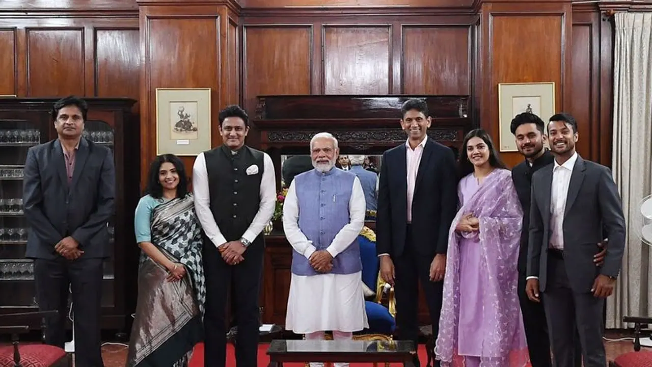 ಪ್ರಧಾನಿ ಮೋದಿ ಜತೆ ಭೋಜನಾಕೂಟದಲ್ಲಿ ಪಾಲ್ಗೊಂಡ ಕನ್ನಡದ ದಿಗ್ಗಜ ಕ್ರಿಕೆಟಿಗರು..! ಪ್ರಧಾನಿ ಮೋದಿ ಜತೆ ಭೋಜನಾಕೂಟದಲ್ಲಿ ಪಾಲ್ಗೊಂಡ ಕನ್ನಡದ ದಿಗ್ಗಜ ಕ್ರಿಕೆಟಿಗರು..!