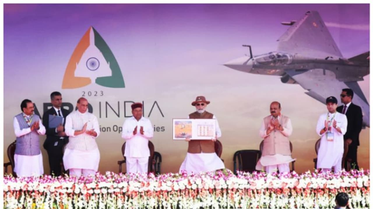 ಏರೋ ಇಂಡಿಯಾದಲ್ಲಿ ದಾಖಲೆಯ 80 ಸಾವಿರ ಕೋಟಿ ಒಪ್ಪಂದಕ್ಕೆ ಸಹಿ ಏರೋ ಇಂಡಿಯಾದಲ್ಲಿ ದಾಖಲೆಯ 80 ಸಾವಿರ ಕೋಟಿ ಒಪ್ಪಂದಕ್ಕೆ ಸಹಿ