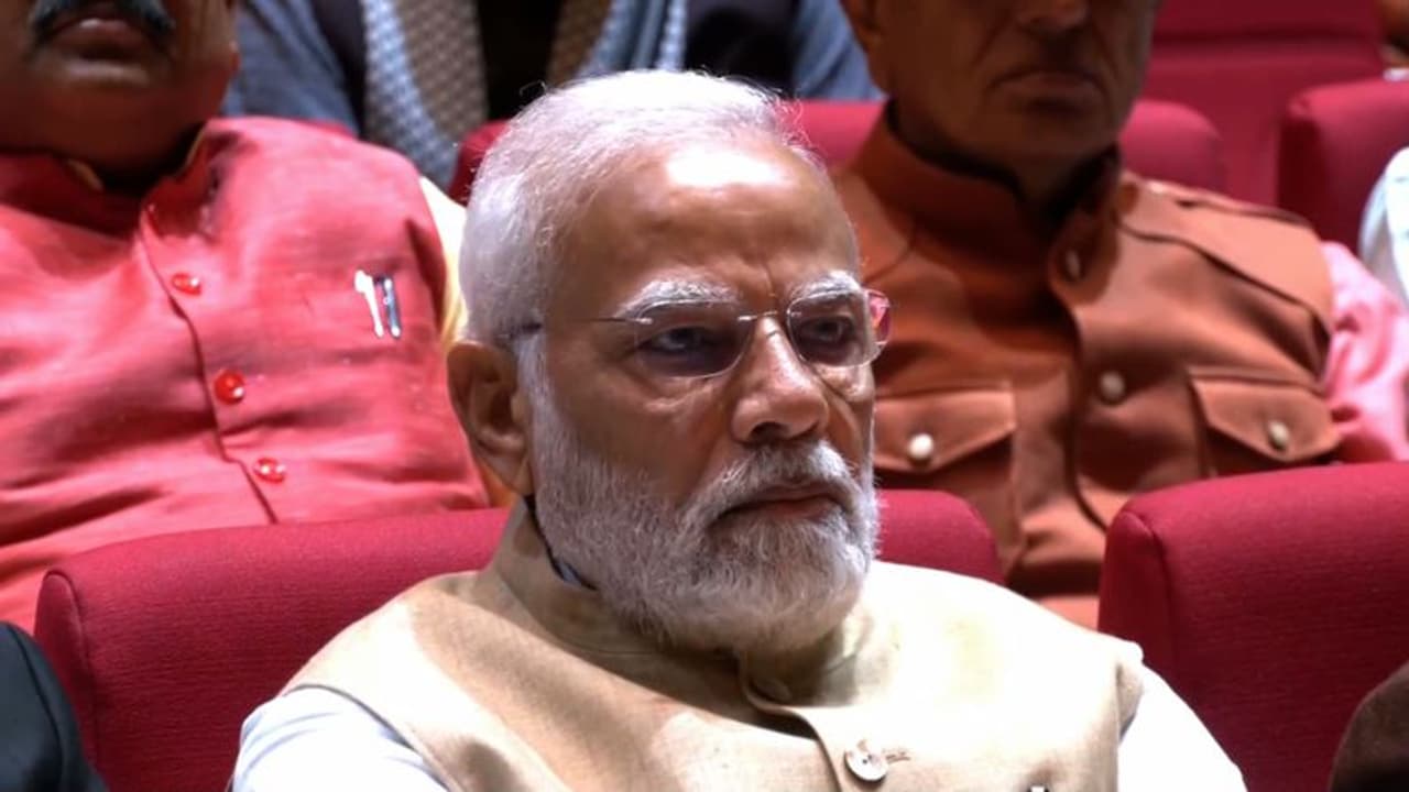 ഇടതുപക്ഷം ജനത്തെ കണ്ടത് അടിമകളെ പോലെ, ത്രിപുരയിൽ വേണ്ടത് ഡബിൾ എഞ്ചിൻ സർക്കാർ: നരേന്ദ്ര മോദി ഇടതുപക്ഷം ജനത്തെ കണ്ടത് അടിമകളെ പോലെ, ത്രിപുരയിൽ വേണ്ടത് ഡബിൾ എഞ്ചിൻ സർക്കാർ: നരേന്ദ്ര മോദി