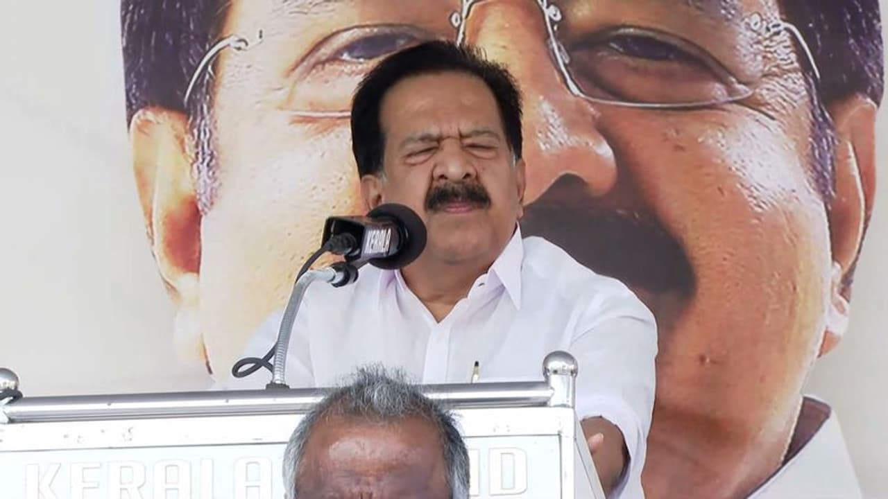 നായനാർ പറഞ്ഞ പട്ടി കുളിക്കുന്ന കുളം 40 ലക്ഷം മുടക്കി പിണറായി നന്നാക്കി: ചെന്നിത്തല നായനാർ പറഞ്ഞ പട്ടി കുളിക്കുന്ന കുളം 40 ലക്ഷം മുടക്കി പിണറായി നന്നാക്കി: ചെന്നിത്തല