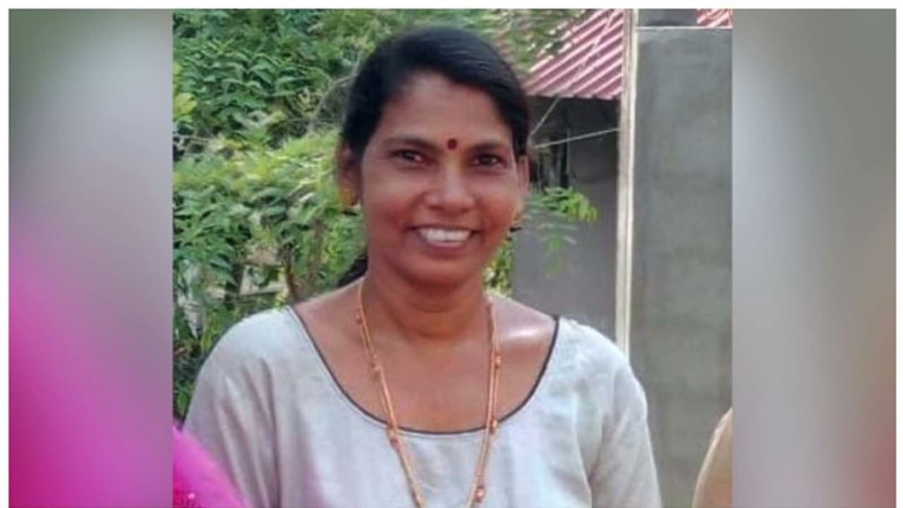 മർദ്ദനമേറ്റ വീട്ടമ്മ ജീവനൊടുക്കിയ സംഭവം, ക്ഷേത്രം ഉപദേശകസമിതി പ്രസിഡന്റ് അറസ്റ്റിൽ മർദ്ദനമേറ്റ വീട്ടമ്മ ജീവനൊടുക്കിയ സംഭവം, ക്ഷേത്രം ഉപദേശകസമിതി പ്രസിഡന്റ് അറസ്റ്റിൽ