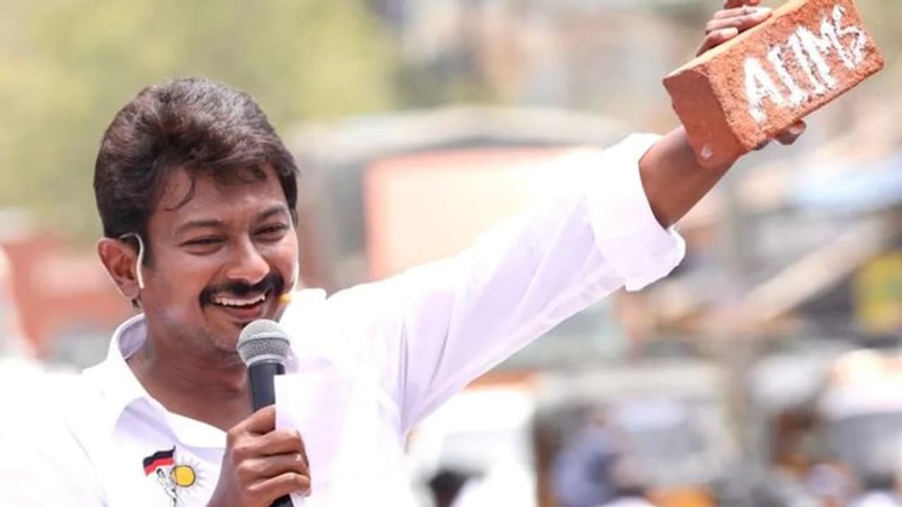 மக்கள் செங்கல்லை கையில் எடுப்பதற்கு முன்பு.. எய்ம்ஸ் ஸ்டார்ட் பண்ணுங்க எச்சரித்த அமைச்சர் உதயநிதி ஸ்டாலின் மக்கள் செங்கல்லை கையில் எடுப்பதற்கு முன்பு.. எய்ம்ஸ் ஸ்டார்ட் பண்ணுங்க எச்சரித்த அமைச்சர் உதயநிதி ஸ்டாலின்