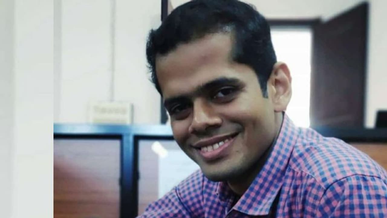 കൊച്ചിയിലെ കോളേജ് അധ്യാപകനെ എൻഐടി ക്യാമ്പസിലെ സ്വിമ്മിംഗ് പൂളിൽ മരിച്ച നിലയിൽ കണ്ടെത്തി കൊച്ചിയിലെ കോളേജ് അധ്യാപകനെ എൻഐടി ക്യാമ്പസിലെ സ്വിമ്മിംഗ് പൂളിൽ മരിച്ച നിലയിൽ കണ്ടെത്തി