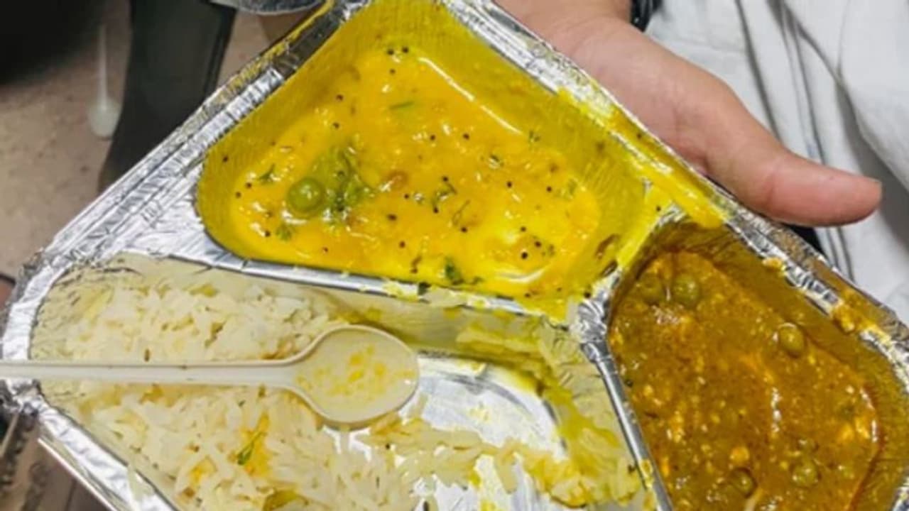 'നിങ്ങള് നിങ്ങളുടെ വീട്ടിലുള്ളവര്ക്കും കുട്ടികള്ക്കും ഈ ഭക്ഷണം നല്കുമോ?' 'നിങ്ങള് നിങ്ങളുടെ വീട്ടിലുള്ളവര്ക്കും കുട്ടികള്ക്കും ഈ ഭക്ഷണം നല്കുമോ?'