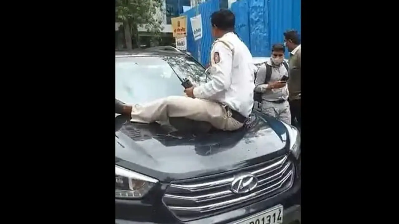 சிக்னலில் நிற்காத கார்... தடுக்க முயன்றபோது 1.5 கி.மீ. இழுத்தச் செல்லப்பட்ட போலீஸ்