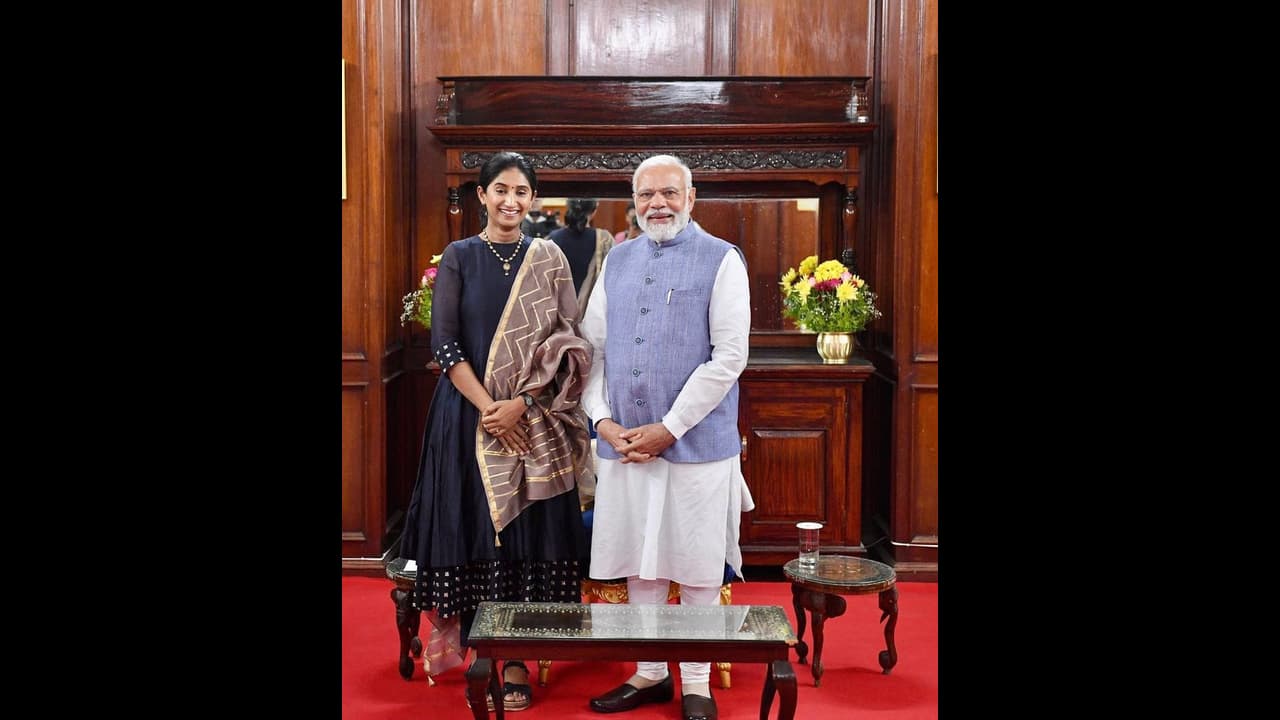 ప్రధాని మోదీని కలిసిన కమెడియన్ అయ్యో శ్రద్ధా...!