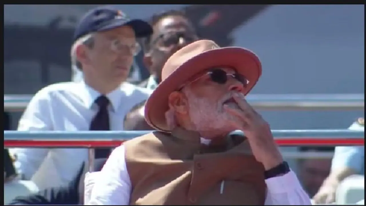 ರಕ್ಷಣಾ ಉತ್ಪನ್ನಗಳ ರಫ್ತು 40000 ಕೋಟಿಗೆ ಏರಿಸುವ ಗುರಿ: ಪ್ರಧಾನಿ ರಕ್ಷಣಾ ಉತ್ಪನ್ನಗಳ ರಫ್ತು 40000 ಕೋಟಿಗೆ ಏರಿಸುವ ಗುರಿ: ಪ್ರಧಾನಿ