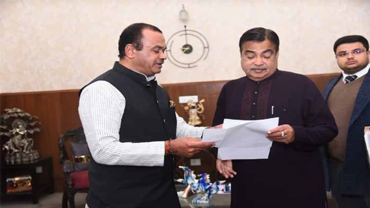 2023 ఎన్నికల తర్వాత బీఆర్ఎస్, కాంగ్రెస్ మధ్య పొత్తు :కోమటిరెడ్డి సంచలనం 2023 ఎన్నికల తర్వాత బీఆర్ఎస్, కాంగ్రెస్ మధ్య పొత్తు :కోమటిరెడ్డి సంచలనం