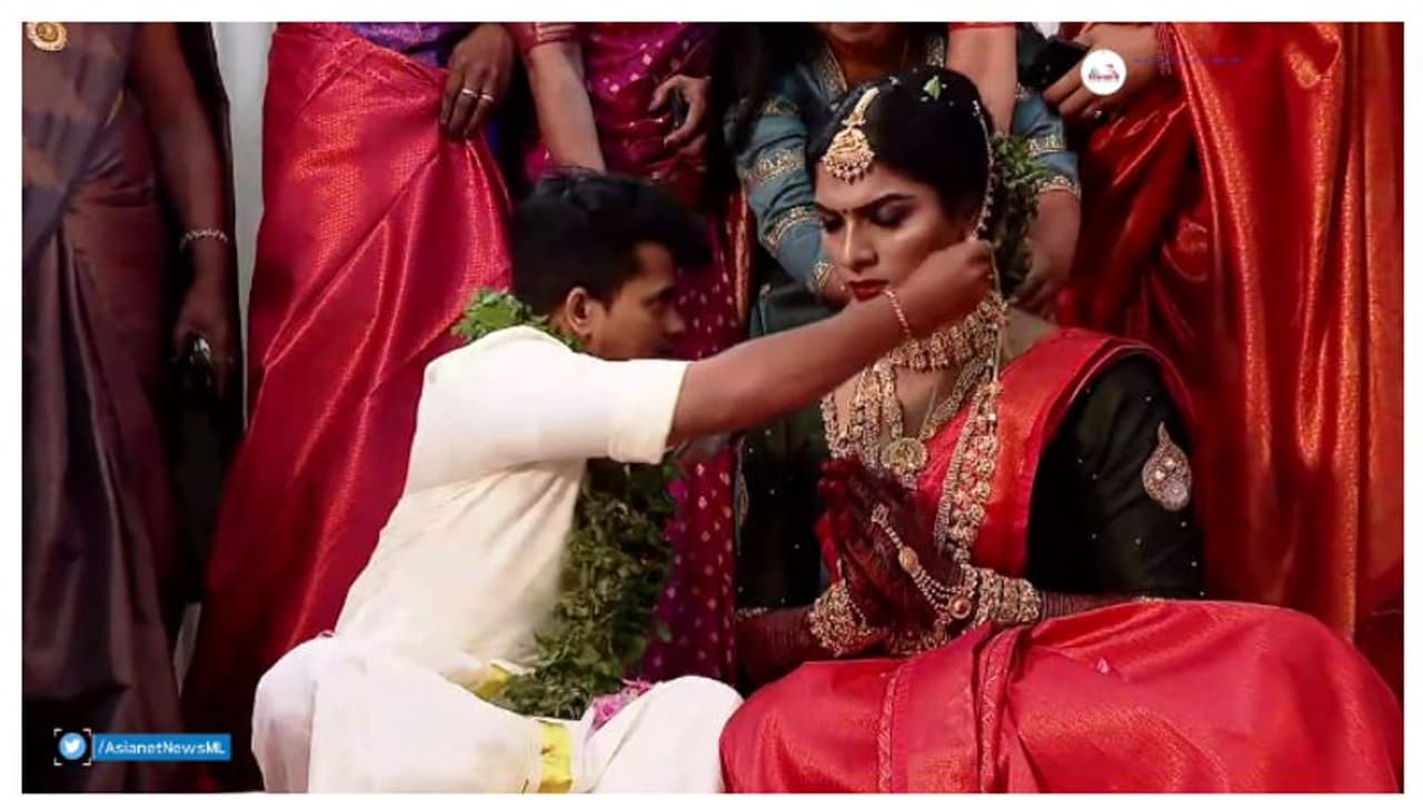 'അതിജീവനത്തിന്റെ പാതയിലെ പ്രണയച്ചുവട്', രിഷാന ഐഷുവും പ്രവീൺ നാഥും വിവാഹിതരായി 'അതിജീവനത്തിന്റെ പാതയിലെ പ്രണയച്ചുവട്', രിഷാന ഐഷുവും പ്രവീൺ നാഥും വിവാഹിതരായി