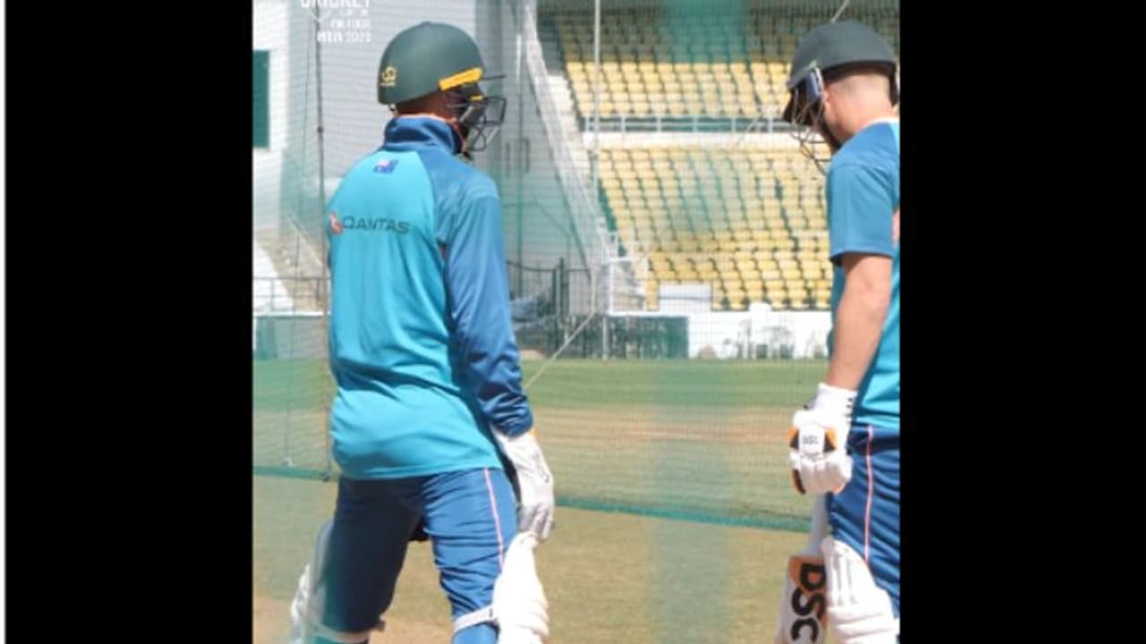 വിവാദങ്ങള്ക്കൊടുവില് ഓസീസ് നാഗ്പൂരില് പരിശീലനം നടത്തി; പിന്നെയും പെട്ട് ബാറ്റര്മാര് വീഡിയോ വിവാദങ്ങള്ക്കൊടുവില് ഓസീസ് നാഗ്പൂരില് പരിശീലനം നടത്തി; പിന്നെയും പെട്ട് ബാറ്റര്മാര് വീഡിയോ