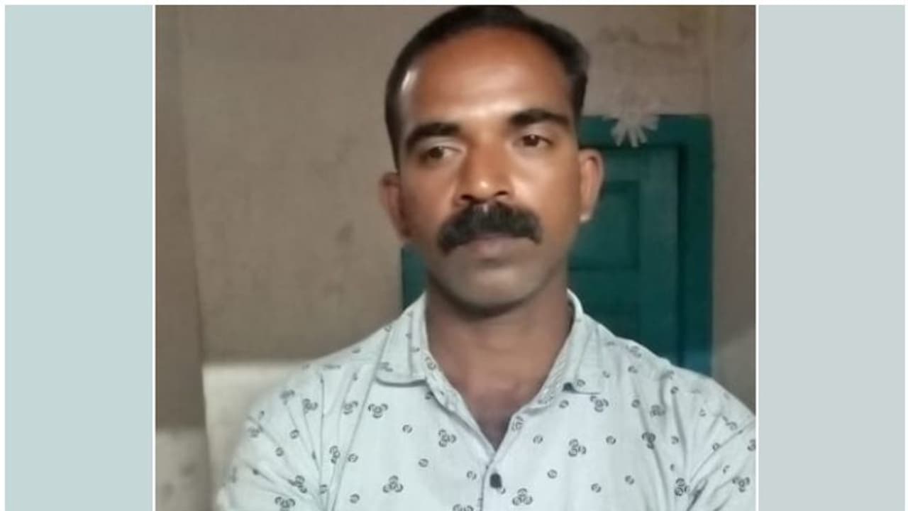 വീട്ടില് ആളില്ലാത്ത തക്കം നോക്കി ആണ്കുട്ടിയോട് ലൈംഗികാതിക്രമം; മുങ്ങി നടന്നത് ഒരുമാസത്തിലേറെ, അറസ്റ്റ് വീട്ടില് ആളില്ലാത്ത തക്കം നോക്കി ആണ്കുട്ടിയോട് ലൈംഗികാതിക്രമം; മുങ്ങി നടന്നത് ഒരുമാസത്തിലേറെ, അറസ്റ്റ്