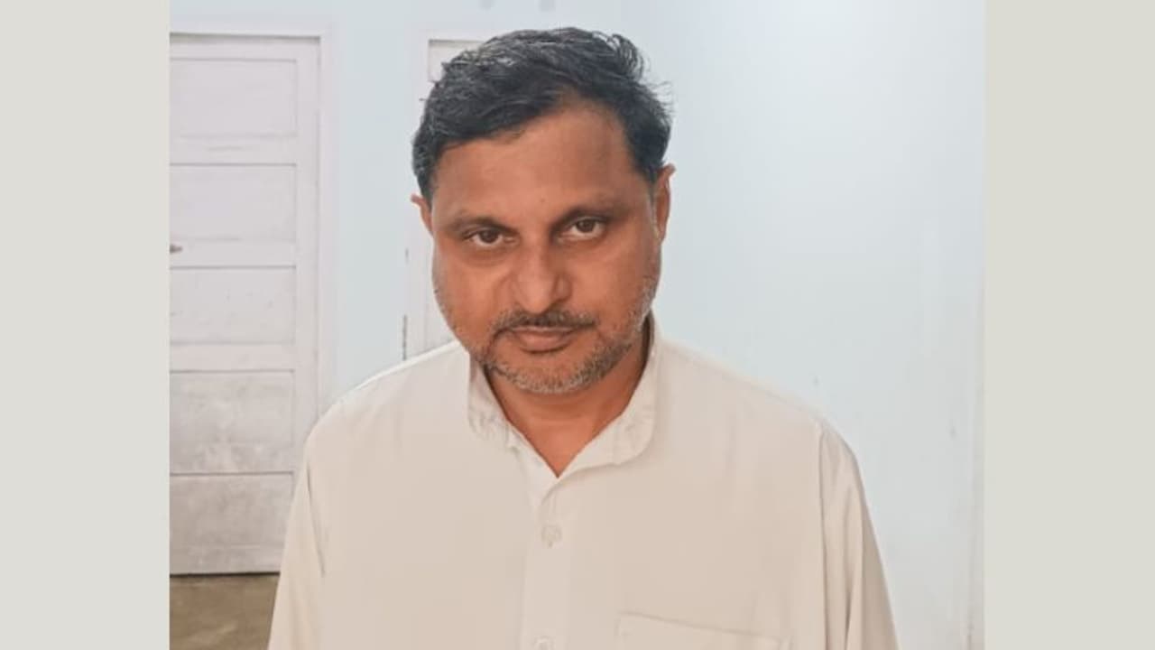 'കുട്ടികളുണ്ടാകാൻ സർപ്പദോഷ പരിഹാര കർമം', 23 കാരിയെ മുറിക്കുള്ളിൽ കയറ്റി പീഡിപ്പിക്കാൻ ശ്രമിച്ച ഇമാം പിടിയിൽ 'കുട്ടികളുണ്ടാകാൻ സർപ്പദോഷ പരിഹാര കർമം', 23 കാരിയെ മുറിക്കുള്ളിൽ കയറ്റി പീഡിപ്പിക്കാൻ ശ്രമിച്ച ഇമാം പിടിയിൽ