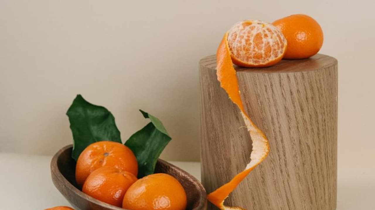 മുഖത്തെ കറുത്ത പാടുകൾ മാറ്റാന്‍ ഓറഞ്ചിന്‍റെ തൊലിയോടൊപ്പം ഇവ ഉപയോഗിക്കാം...