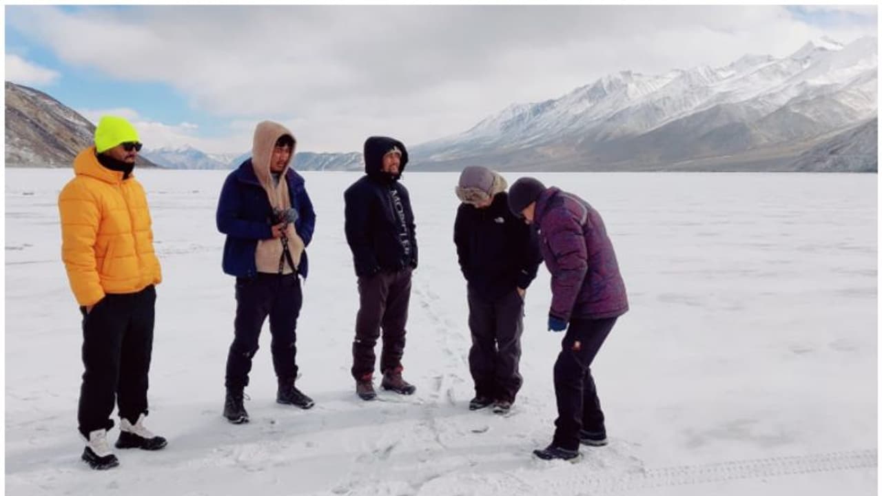 ലോകത്തിലെ ഏറ്റവും ഉയരം കൂടിയ ഐസ് മാരത്തണിന് ഒരുങ്ങി പാംഗോങ് തടാകം ലോകത്തിലെ ഏറ്റവും ഉയരം കൂടിയ ഐസ് മാരത്തണിന് ഒരുങ്ങി പാംഗോങ് തടാകം