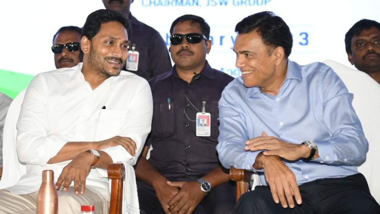 అప్పుడు జగన్ యంగ్ బాయ్.. నా ఆఫీసుకు కూడా వచ్చారు: సజ్జన్ జిందాల్ ఆసక్తికర కామెంట్స్ అప్పుడు జగన్ యంగ్ బాయ్.. నా ఆఫీసుకు కూడా వచ్చారు: సజ్జన్ జిందాల్ ఆసక్తికర కామెంట్స్