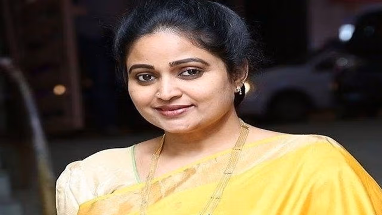 భర్తకు దూరమైన సీనియర్ హీరోయిన్ దివ్యవాణి? అసలు నిజం బయట పెట్టిన నటి! భర్తకు దూరమైన సీనియర్ హీరోయిన్ దివ్యవాణి? అసలు నిజం బయట పెట్టిన నటి!