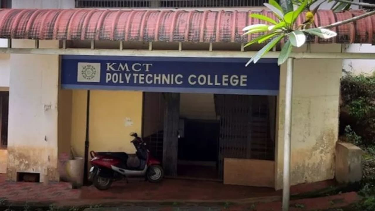 കോഴിക്കോട്ടെ സ്വകാര്യ കോളേജിൽ സണ്‍ഗ്ലാസ് ധരിച്ചെത്തിയ വിദ്യാര്‍ത്ഥിക്ക് മര്‍ദ്ദനം: അഞ്ച് പേ‍ര്‍ക്ക് സസ്പെൻഷൻ 