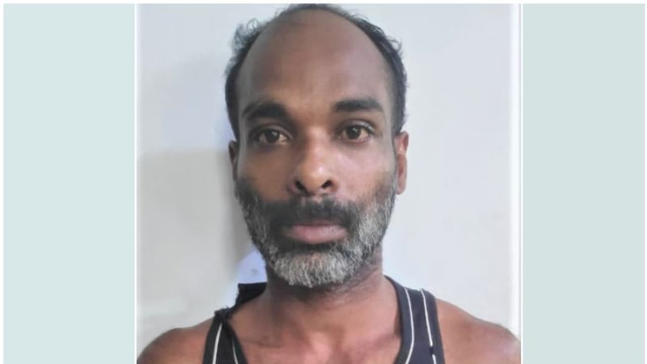 വെള്ളം ചോദിച്ച് വീട്ടിലെത്തി, 80കാരിയെ പീഡിപ്പിച്ച് 42കാരൻ; നിലവിളിച്ചപ്പോള് ഓടി രക്ഷപ്പെട്ടു, അറസ്റ്റ് വെള്ളം ചോദിച്ച് വീട്ടിലെത്തി, 80കാരിയെ പീഡിപ്പിച്ച് 42കാരൻ; നിലവിളിച്ചപ്പോള് ഓടി രക്ഷപ്പെട്ടു, അറസ്റ്റ്