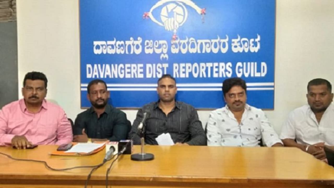 Davanagere: ಲಂಚಕ್ಕೆ ಬೇಡಿಕೆಯಿಟ್ಟಿದ್ದ ಎಂಜಿನಿಯರ್‌ಗಳ ಮೇಲೆ ಪ್ರಕರಣ ದಾಖಲು: ಶ್ರೀರಾಮಸೇನೆ ಹೋರಾಟಕ್ಕೆ ಜಯ 