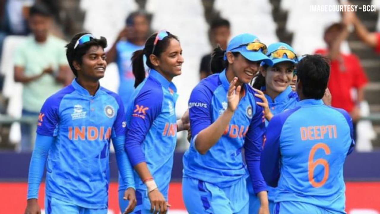 വട്ടംകറക്കി ദീപ്‌തി ശര്‍മ്മ; വിന്‍ഡീസിനെ 118ല്‍ എറിഞ്ഞൊതുക്കി ഇന്ത്യ 