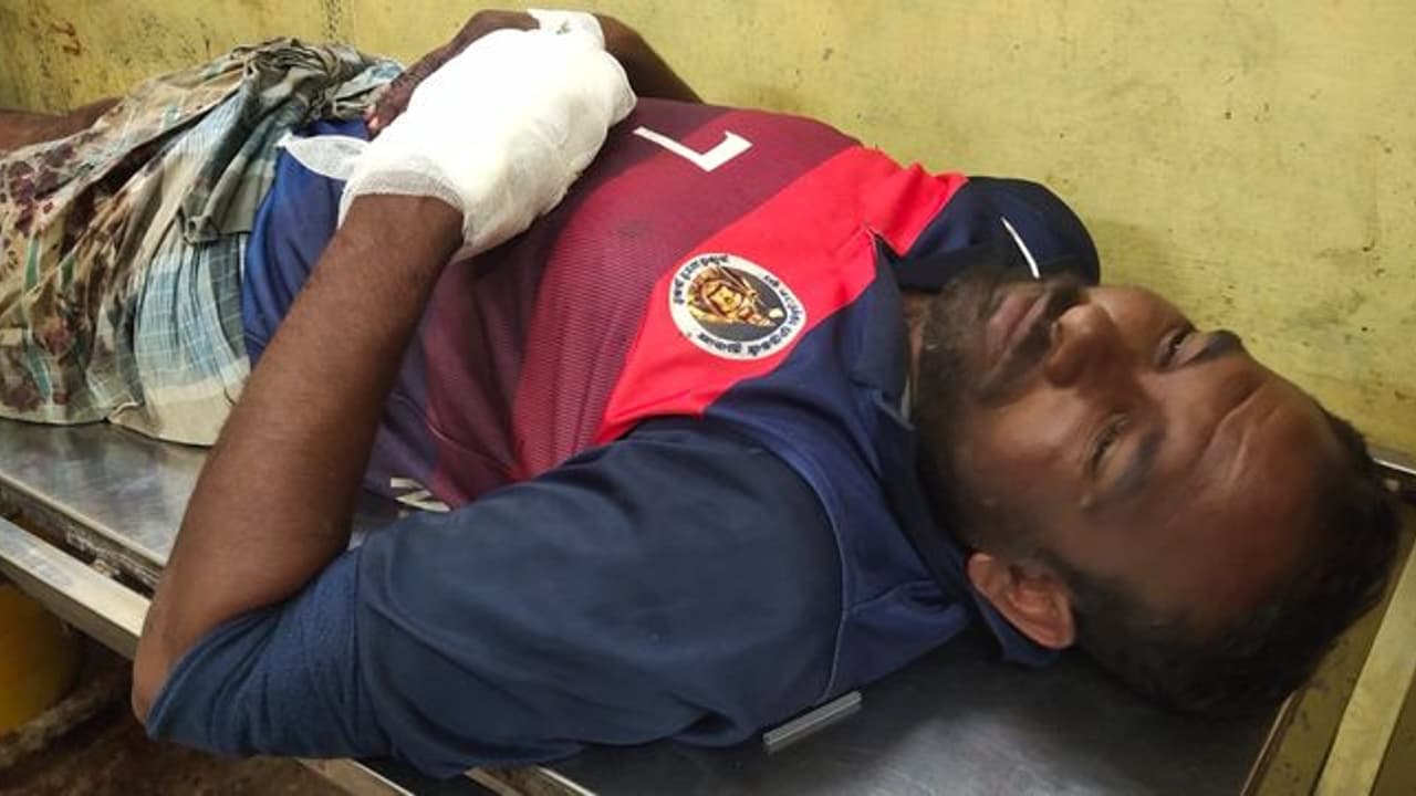 இலங்கை கடற்கொள்ளையர்கள் அட்டூழியம்; 7 தமிழக மீனவர்களுக்கு அரிவாள் வெட்டு இலங்கை கடற்கொள்ளையர்கள் அட்டூழியம்; 7 தமிழக மீனவர்களுக்கு அரிவாள் வெட்டு