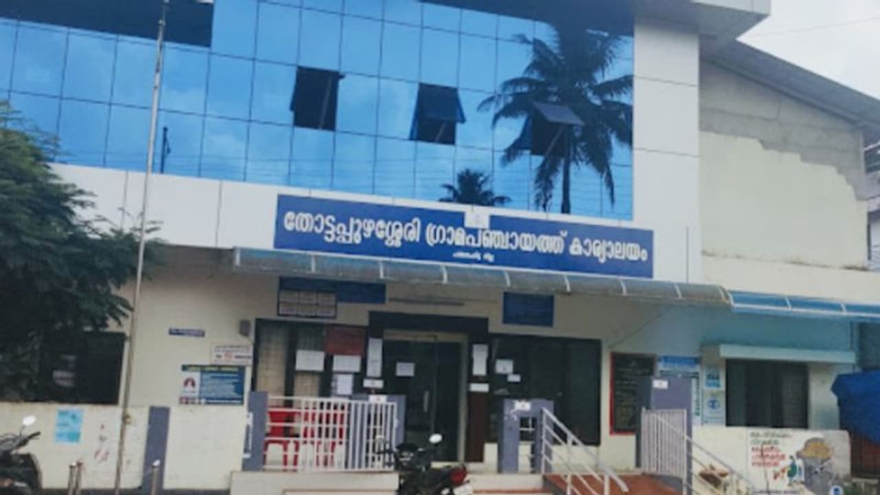 സിപിഎം അവിശ്വാസ പ്രമേയത്തെ പിന്തുണക്കാൻ പാ‍ര്‍ട്ടി വിപ്പ് നൽകി; കോൺഗ്രസ് അംഗങ്ങൾ വാങ്ങിയില്ല