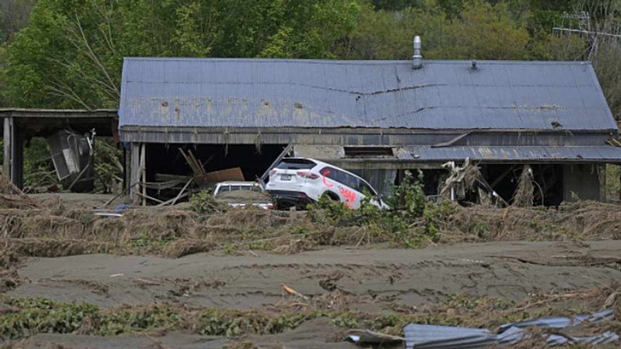 ഗബ്രിയേല ചുഴലിക്കാറ്റിന് പിന്നാലെ ഭൂകമ്പം, പ്രകൃതിക്ഷോഭത്തില് വലഞ്ഞ് ന്യൂസിലാന്ഡ് ഗബ്രിയേല ചുഴലിക്കാറ്റിന് പിന്നാലെ ഭൂകമ്പം, പ്രകൃതിക്ഷോഭത്തില് വലഞ്ഞ് ന്യൂസിലാന്ഡ്