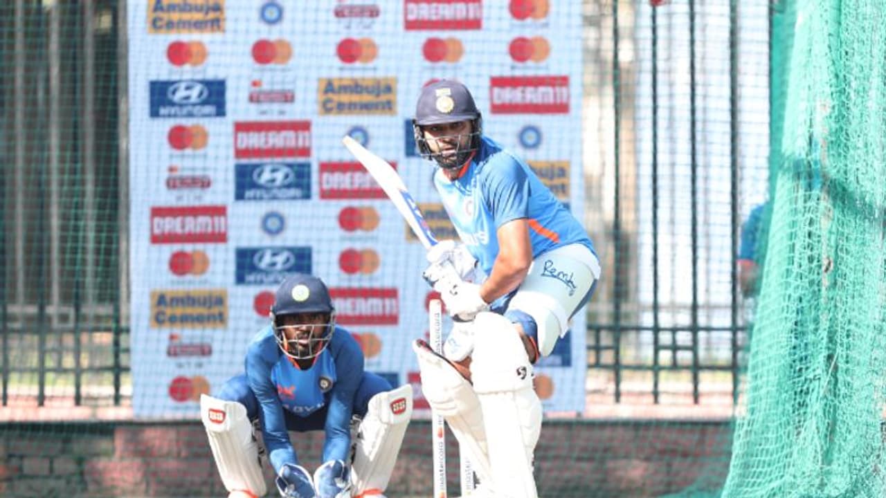 അവസാന നിമിഷം ഹോട്ടല് മാറി; ദില്ലിയിലെ പതിവ് തെറ്റിച്ച് ടീം ഇന്ത്യ, സംഭവിച്ചത് ഇത്? അവസാന നിമിഷം ഹോട്ടല് മാറി; ദില്ലിയിലെ പതിവ് തെറ്റിച്ച് ടീം ഇന്ത്യ, സംഭവിച്ചത് ഇത്?