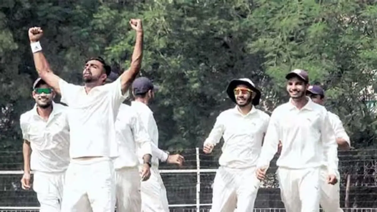 ரஞ்சி டிராபி ஃபைனலில் பெங்கால் அணியை சொற்ப ரன்களுக்கு சுருட்டிய சௌராஷ்டிரா..! ரஞ்சி டிராபி ஃபைனலில் பெங்கால் அணியை சொற்ப ரன்களுக்கு சுருட்டிய சௌராஷ்டிரா..!