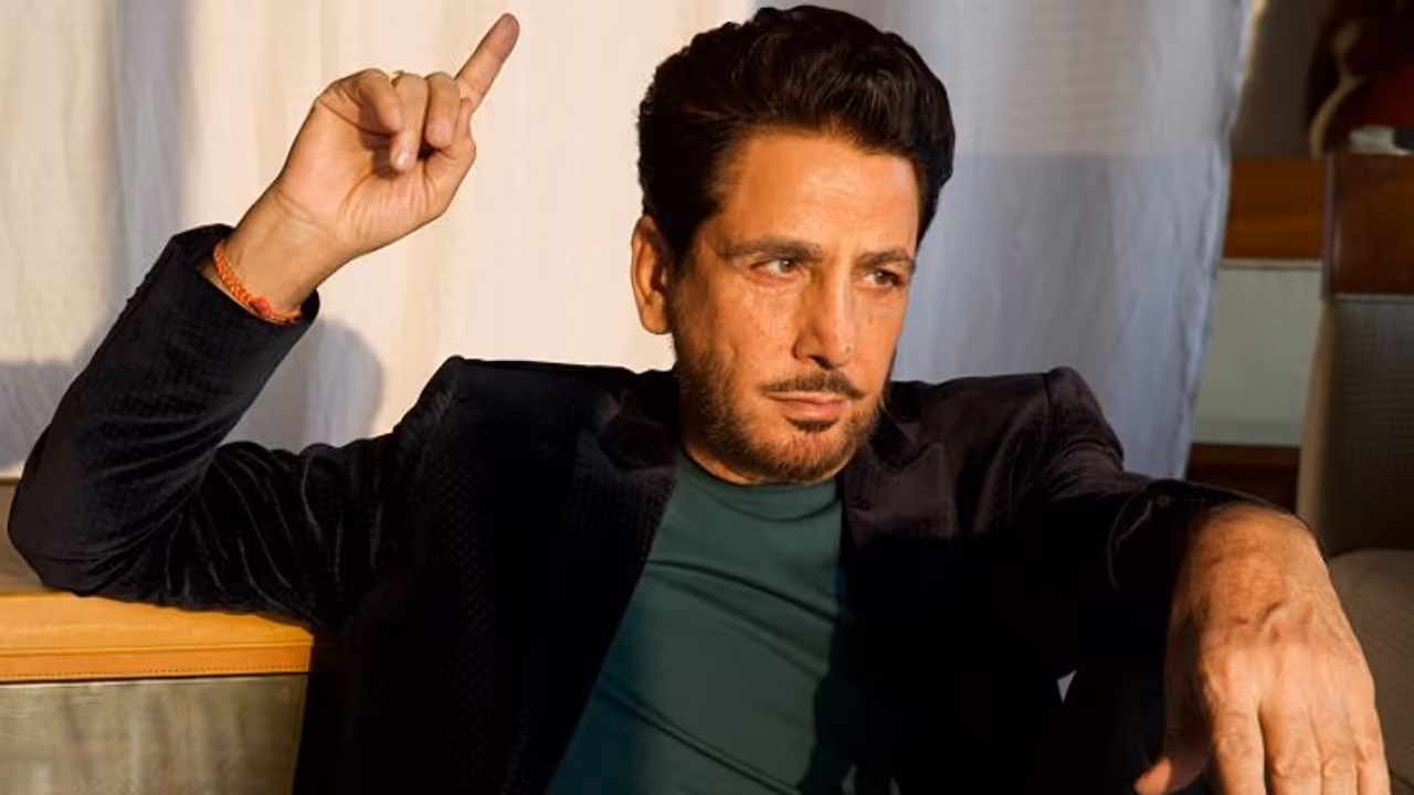 ಭಾರತದ ಅತ್ಯಂತ ದುಬಾರಿ ಟೊಯೋಟಾ ಕಾರು ಖರೀದಿಸಿದ ಗಾಯಕ ಗುರ್ದಾಸ್, ಬುಕಿಂಕ್ ಬೆಲೆ 10 ಲಕ್ಷ ರೂ!