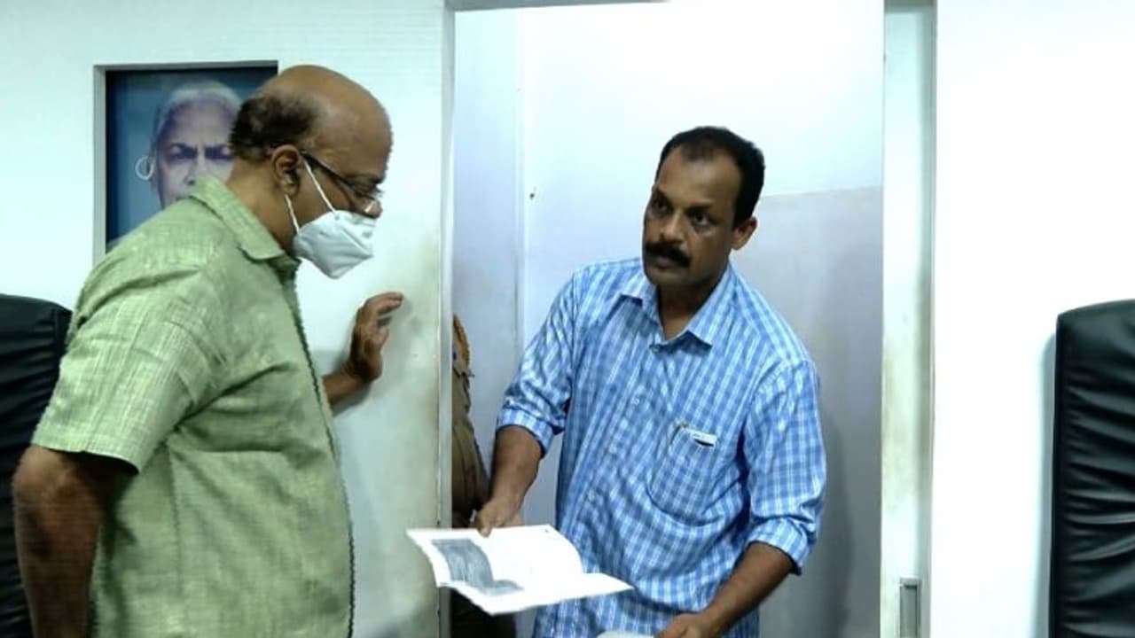 200 കോടിയുടെ ധനവ്യവസായ ബാങ്കേഴ്സ് തട്ടിപ്പ്: മുഖ്യപ്രതി ജോയ് പാണഞ്ചേരിയുമായി തെളിവെടുപ്പ് നടത്തി 200 കോടിയുടെ ധനവ്യവസായ ബാങ്കേഴ്സ് തട്ടിപ്പ്: മുഖ്യപ്രതി ജോയ് പാണഞ്ചേരിയുമായി തെളിവെടുപ്പ് നടത്തി