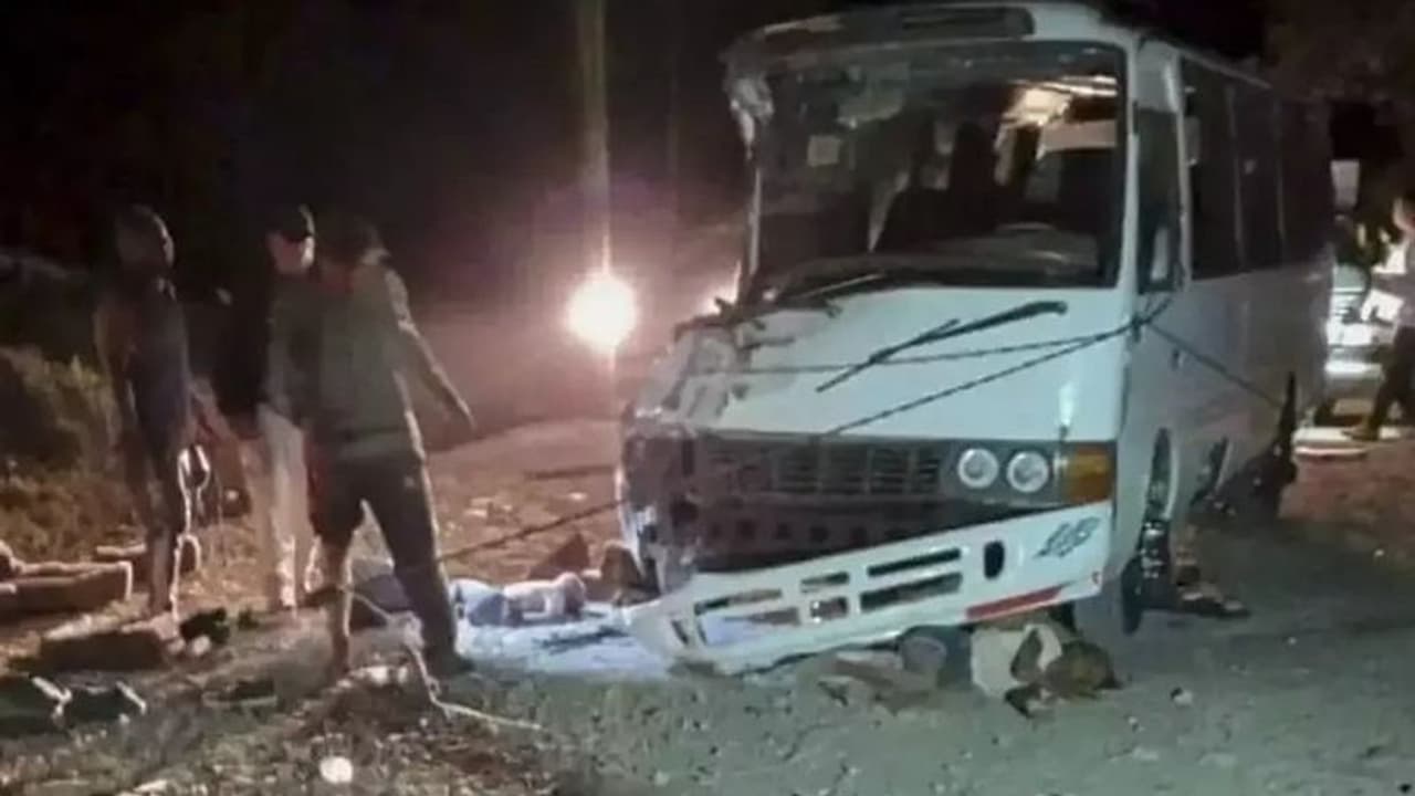Panama bus crash: பனாமா பேருந்து விபத்தில் புலம்பெயர் பயணிகள் 39 பேர் பலி Panama bus crash: பனாமா பேருந்து விபத்தில் புலம்பெயர் பயணிகள் 39 பேர் பலி