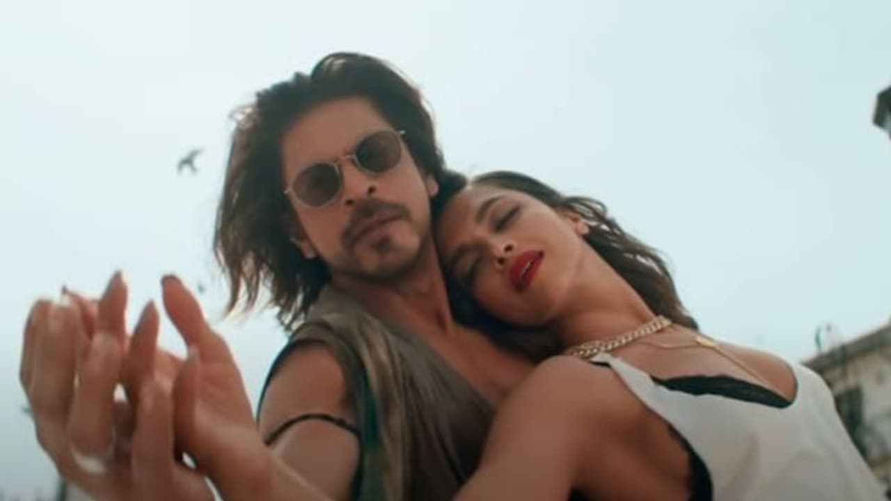 റെക്കോര്‍ഡ് വിജയം ആഘോഷിക്കാന്‍ 'പഠാന്‍' നിര്‍മ്മാതാക്കള്‍; ഈ വെള്ളിയാഴ്ച ഒറ്റ നിരക്കില്‍ ടിക്കറ്റ്