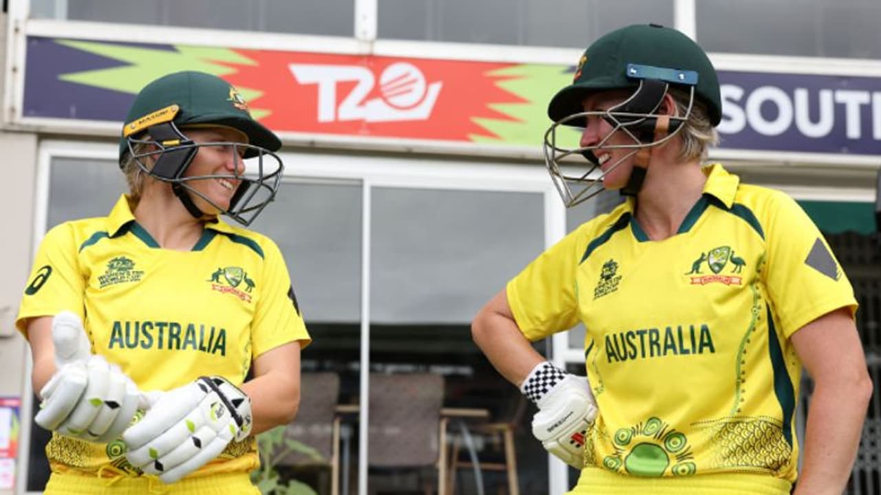 10 വിക്കറ്റിന്റെ പത്തരമാറ്റ് ജയം; ലോകകപ്പില് ലങ്കന് വനിതകളെ തരിപ്പണമാക്കി ഓസീസ് സെമിയില് 10 വിക്കറ്റിന്റെ പത്തരമാറ്റ് ജയം; ലോകകപ്പില് ലങ്കന് വനിതകളെ തരിപ്പണമാക്കി ഓസീസ് സെമിയില്