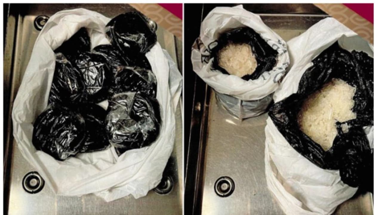 జమ్మూ కాశ్మీర్ లో ఉగ్ర కుట్ర భగ్నం.. 8 కిలోల హెరాయిన్తో పాటు నలుగురి అరెస్ట్.. జమ్మూ కాశ్మీర్ లో ఉగ్ర కుట్ర భగ్నం.. 8 కిలోల హెరాయిన్తో పాటు నలుగురి అరెస్ట్..