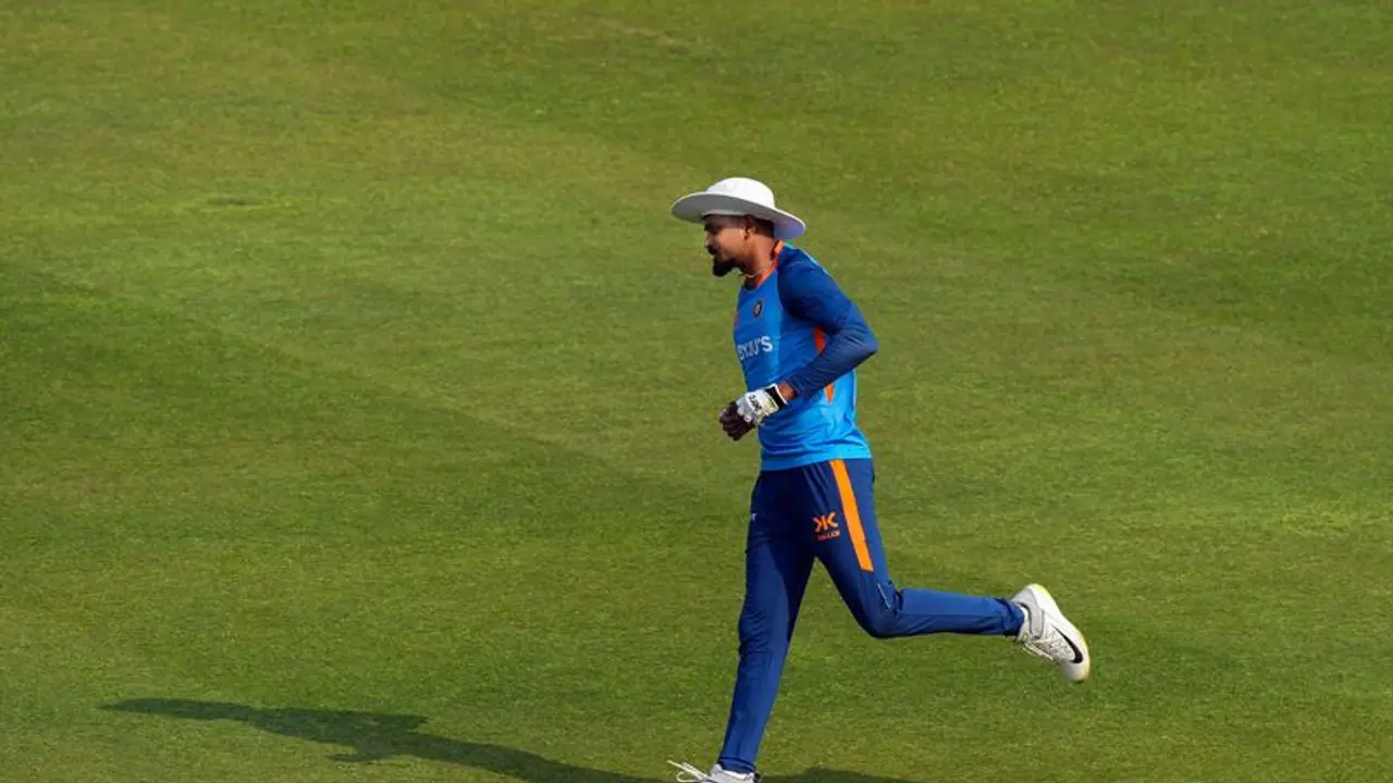 IND vs AUS, 2nd Test: Iyer returns for Suryakumar, Rahul retained over Gill as Australia bats; fans upset IND vs AUS, 2nd Test: Iyer returns for Suryakumar, Rahul retained over Gill as Australia bats; fans upset