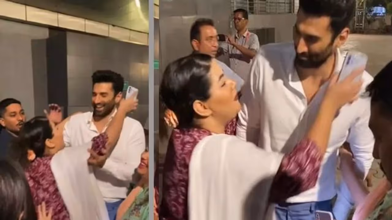 ఆదిత్యరాయ్ కపూర్ కు ముద్దు పెట్టబోయిన లేడీ ఫ్యాన్, రొమాంటిక్ హీరో ఏం చేశాడంటే..?