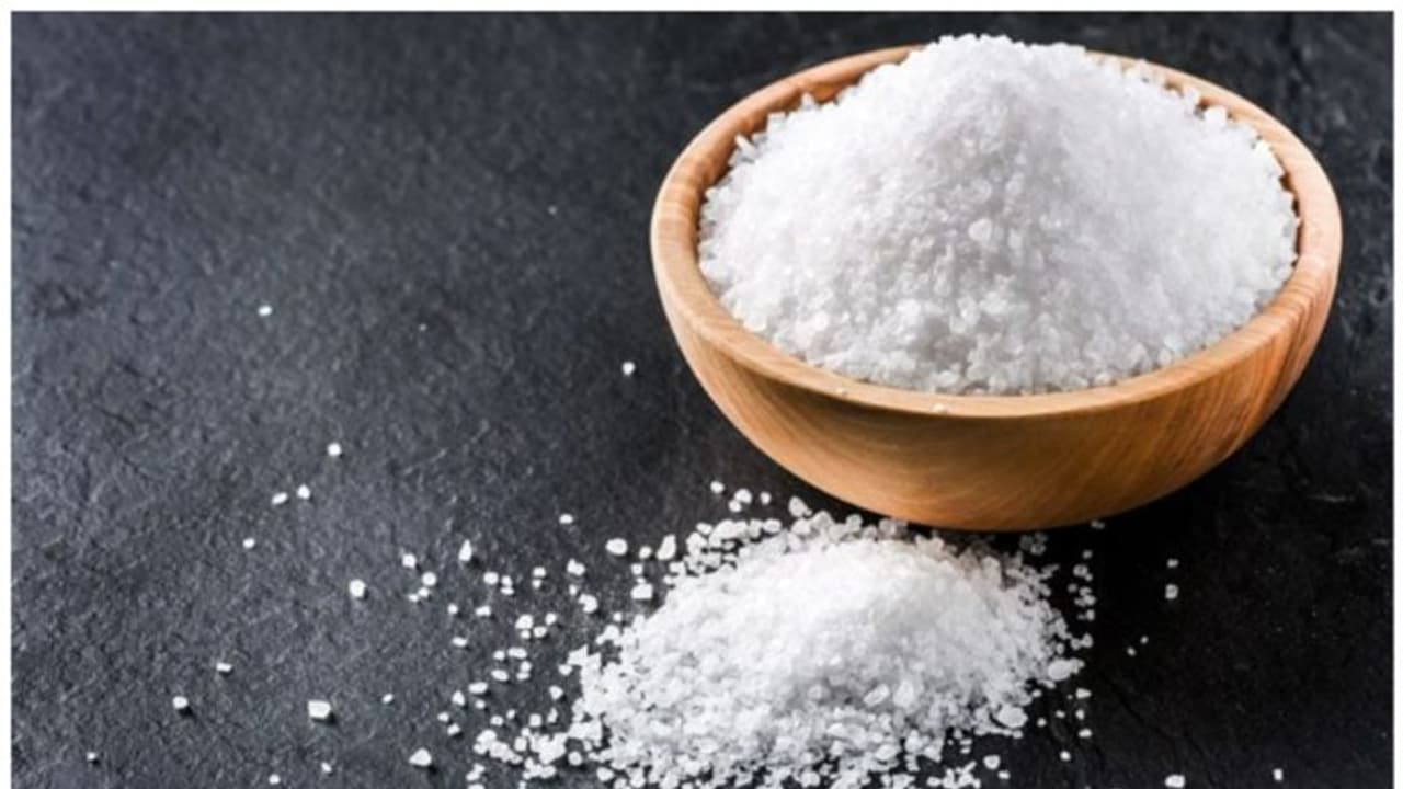 Salt: ఉప్పు వల్ల ఎన్ని నష్టాలో తెలుసా.. అన్ని ఆరోగ్య సమస్యలకు అదే కారణం! Salt: ఉప్పు వల్ల ఎన్ని నష్టాలో తెలుసా.. అన్ని ఆరోగ్య సమస్యలకు అదే కారణం!