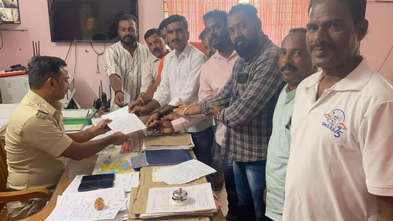 ಚಿಕ್ಕಮಗಳೂರು: ಸಚಿವ ಅಶ್ವಥ್ ನಾರಾಯಣರನ್ನ ಬಂಧಿಸಿ, ಕಾನೂನು ಕ್ರಮ ಕೈಗೊಳ್ಳುವಂತೆ ಕಾಂಗ್ರೆಸ್ ಆಗ್ರಹ ಚಿಕ್ಕಮಗಳೂರು: ಸಚಿವ ಅಶ್ವಥ್ ನಾರಾಯಣರನ್ನ ಬಂಧಿಸಿ, ಕಾನೂನು ಕ್ರಮ ಕೈಗೊಳ್ಳುವಂತೆ ಕಾಂಗ್ರೆಸ್ ಆಗ್ರಹ