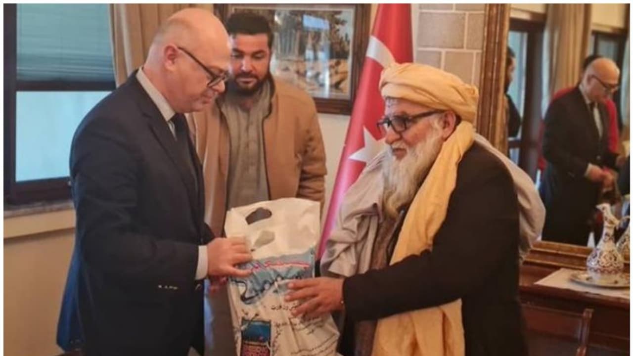 പ്ലാസ്റ്റിക് കവറിൽ പൊതിഞ്ഞ് 41 ലക്ഷം രൂപ; ഭൂകമ്പത്തിൽ തകർന്ന തുർക്കിക്ക് താലിബാൻ സംഘടനയുടെ സഹായം പ്ലാസ്റ്റിക് കവറിൽ പൊതിഞ്ഞ് 41 ലക്ഷം രൂപ; ഭൂകമ്പത്തിൽ തകർന്ന തുർക്കിക്ക് താലിബാൻ സംഘടനയുടെ സഹായം