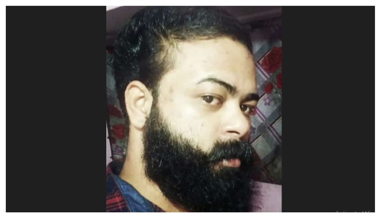 തട്ടുകടയിലേക്ക് പോകവെ അമിതവേഗതയിലെത്തിയ കാര് ഇടിച്ചുതെറിപ്പിച്ചു, ഉടമയായ യുവാവിന് ദാരുണാന്ത്യം തട്ടുകടയിലേക്ക് പോകവെ അമിതവേഗതയിലെത്തിയ കാര് ഇടിച്ചുതെറിപ്പിച്ചു, ഉടമയായ യുവാവിന് ദാരുണാന്ത്യം