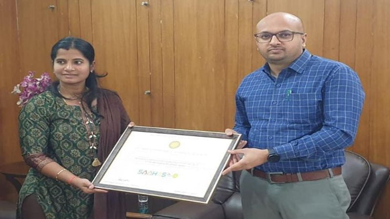 ಧಾರವಾಡ: ಪ್ಲಾಸ್ಟಿಕ್ ವಸ್ತು ಬಳಸದೆ ಇತಿಹಾಸ ನಿರ್ಮಿಸಿದ ರಾಷ್ಟ್ರೀಯ ಯುವಜನೋತ್ಸವ..! ಧಾರವಾಡ: ಪ್ಲಾಸ್ಟಿಕ್ ವಸ್ತು ಬಳಸದೆ ಇತಿಹಾಸ ನಿರ್ಮಿಸಿದ ರಾಷ್ಟ್ರೀಯ ಯುವಜನೋತ್ಸವ..!