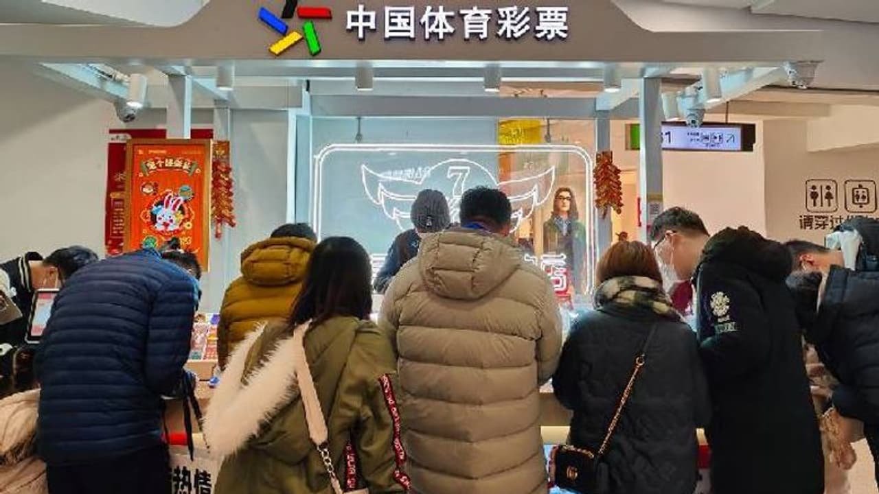 ലോട്ടറിയടിച്ചു, കോടികൾ കിട്ടിയ കാര്യം ഭാര്യയോട് പറഞ്ഞില്ല, മുൻഭാര്യയ്ക്കും സഹോദരിക്കും പണം നൽകി... ലോട്ടറിയടിച്ചു, കോടികൾ കിട്ടിയ കാര്യം ഭാര്യയോട് പറഞ്ഞില്ല, മുൻഭാര്യയ്ക്കും സഹോദരിക്കും പണം നൽകി...