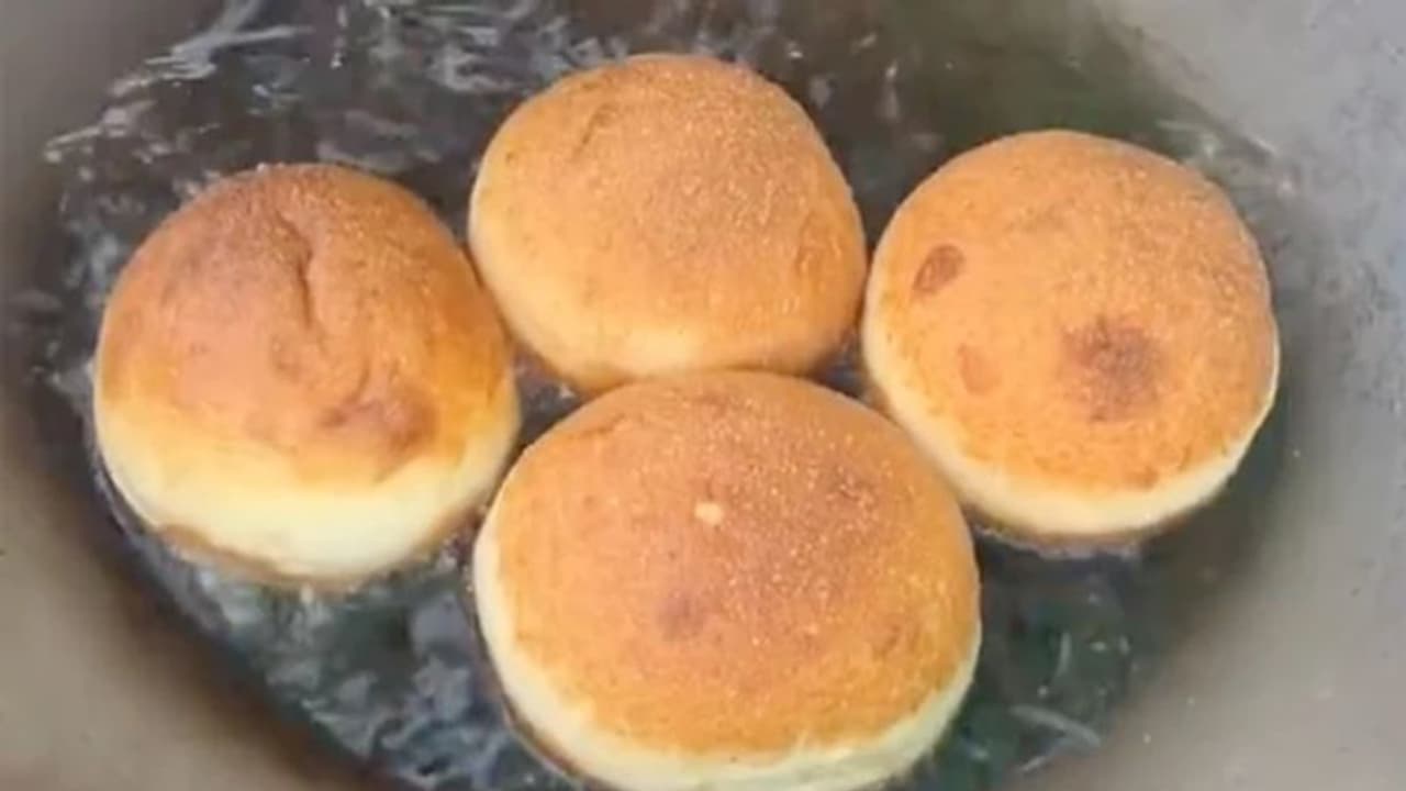 'ഇതാണ് ബര്ഗര് എങ്കില് ഹൃദയത്തിനോട് ടാറ്റാ പറയാം'; ഫുഡ് വീഡിയോ വൈറലാകുന്നു 'ഇതാണ് ബര്ഗര് എങ്കില് ഹൃദയത്തിനോട് ടാറ്റാ പറയാം'; ഫുഡ് വീഡിയോ വൈറലാകുന്നു