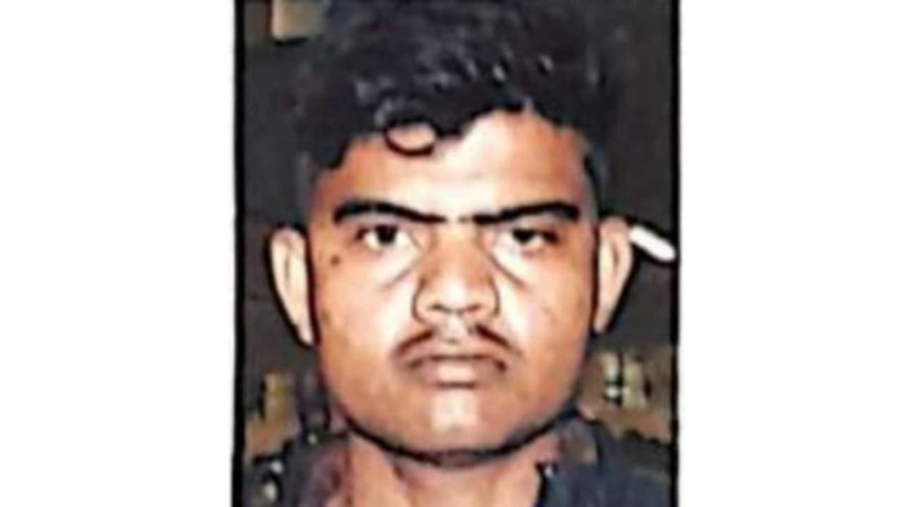 പ്രവാസി യുവാവിന്റെ മൃതദേഹം വേണ്ടെന്ന് വീട്ടുകാർ; ഖബറടക്കം നീണ്ടത് ആറുമാസം പ്രവാസി യുവാവിന്റെ മൃതദേഹം വേണ്ടെന്ന് വീട്ടുകാർ; ഖബറടക്കം നീണ്ടത് ആറുമാസം